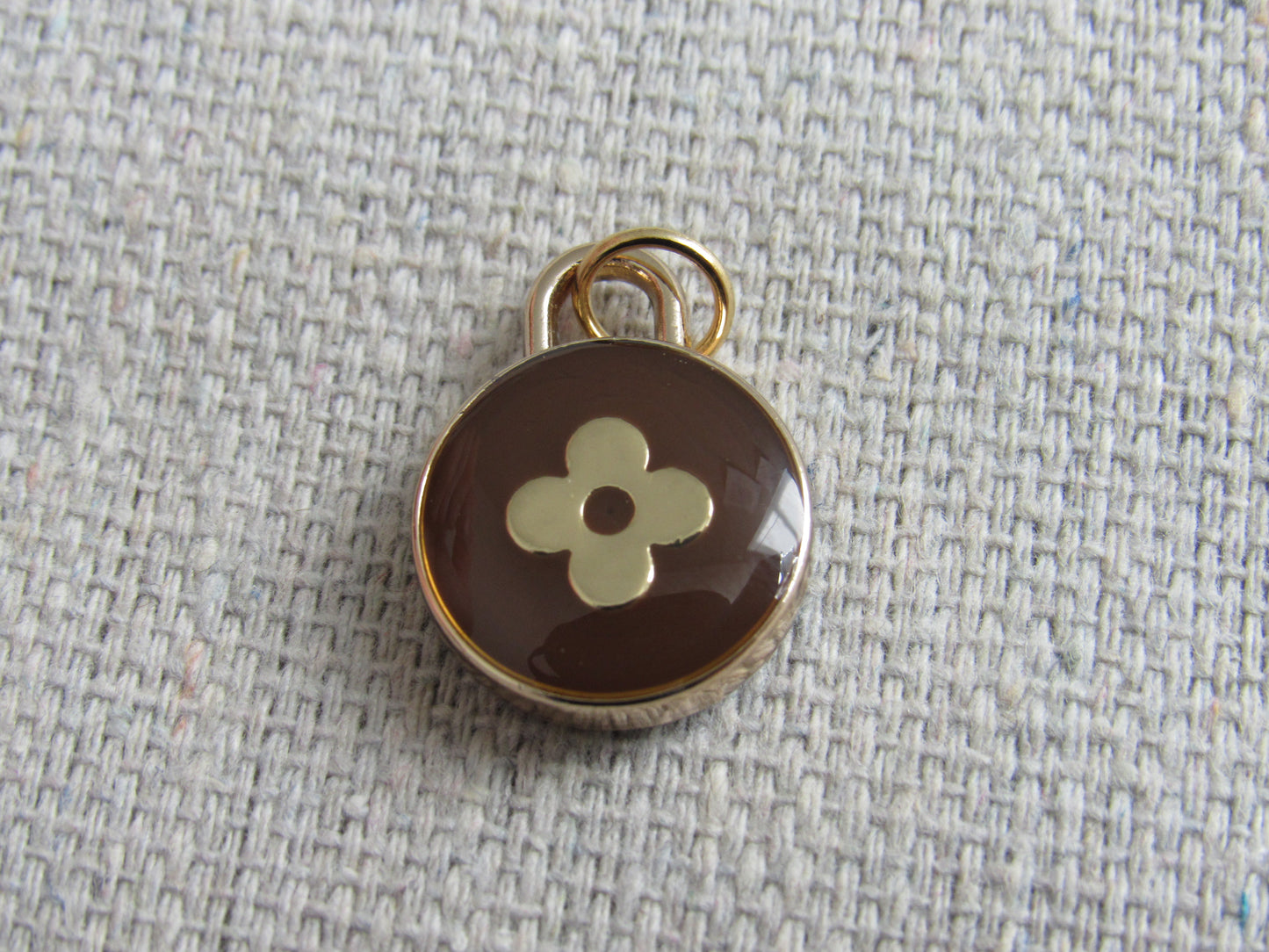 Louis Vuitton Brown And Gold Tone Clover Double Side Zipper Pull Charm!