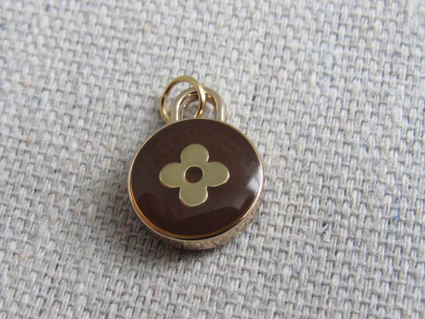 Louis Vuitton Brown And Gold Tone Clover Double Side Zipper Pull Charm!