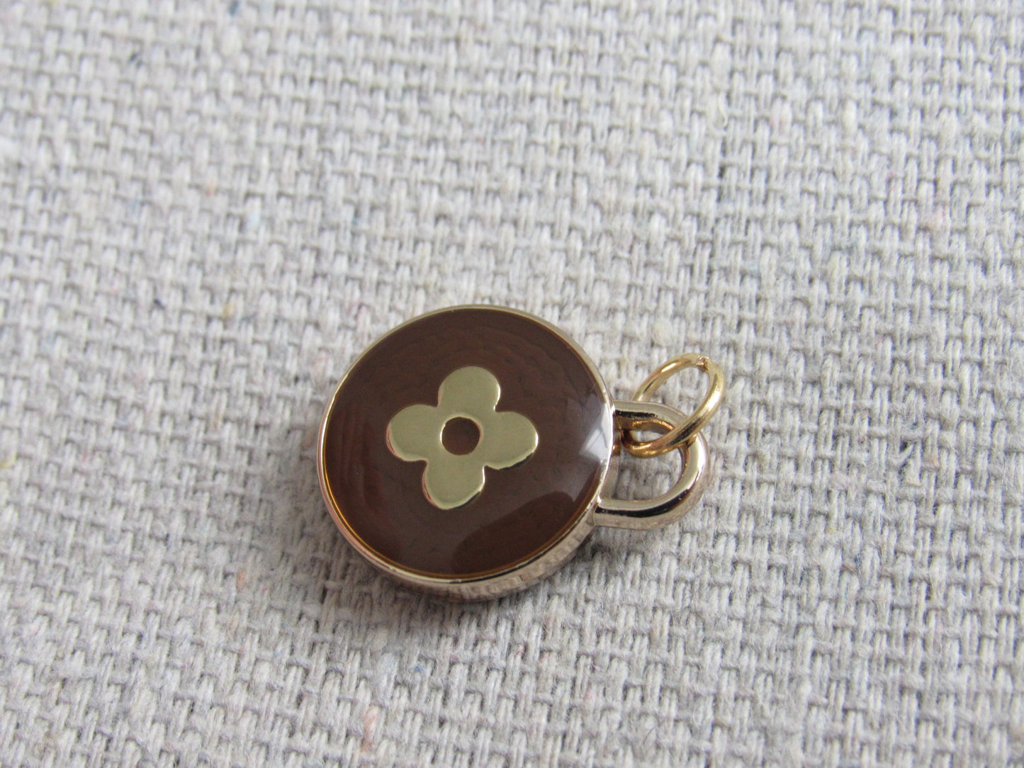 Louis Vuitton Brown And Gold Tone Clover Double Side Zipper Pull Charm!