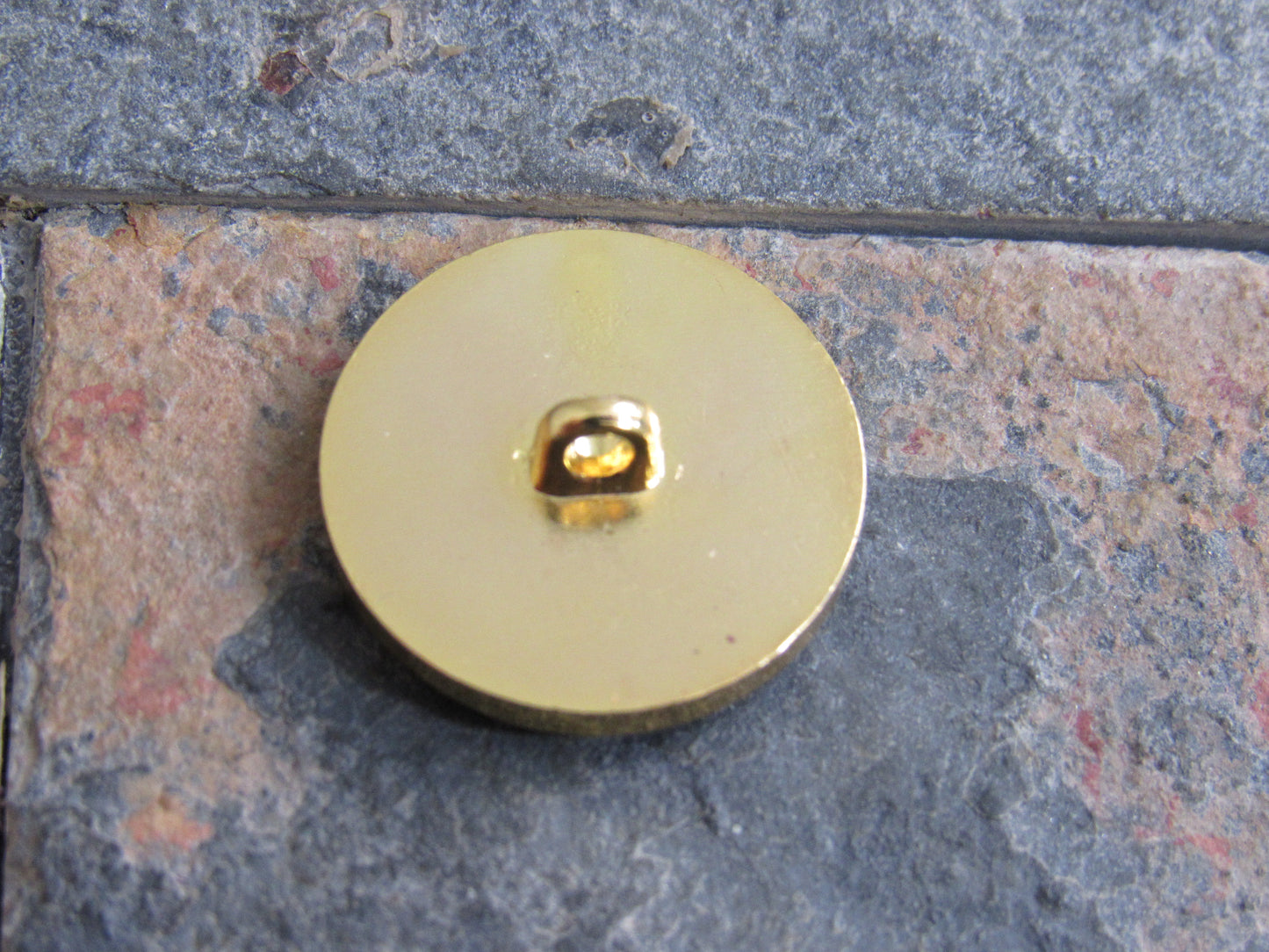 Gucci Gold Tone 20mm Engraved Button!